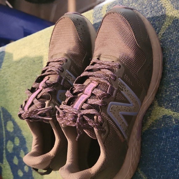 New Balance Women's Gray and Purple Running Shoes - Picture 2 of 6